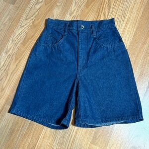 Vintage 1980’s Kayo of California, high waist blue denim casual shorts. Size 5.